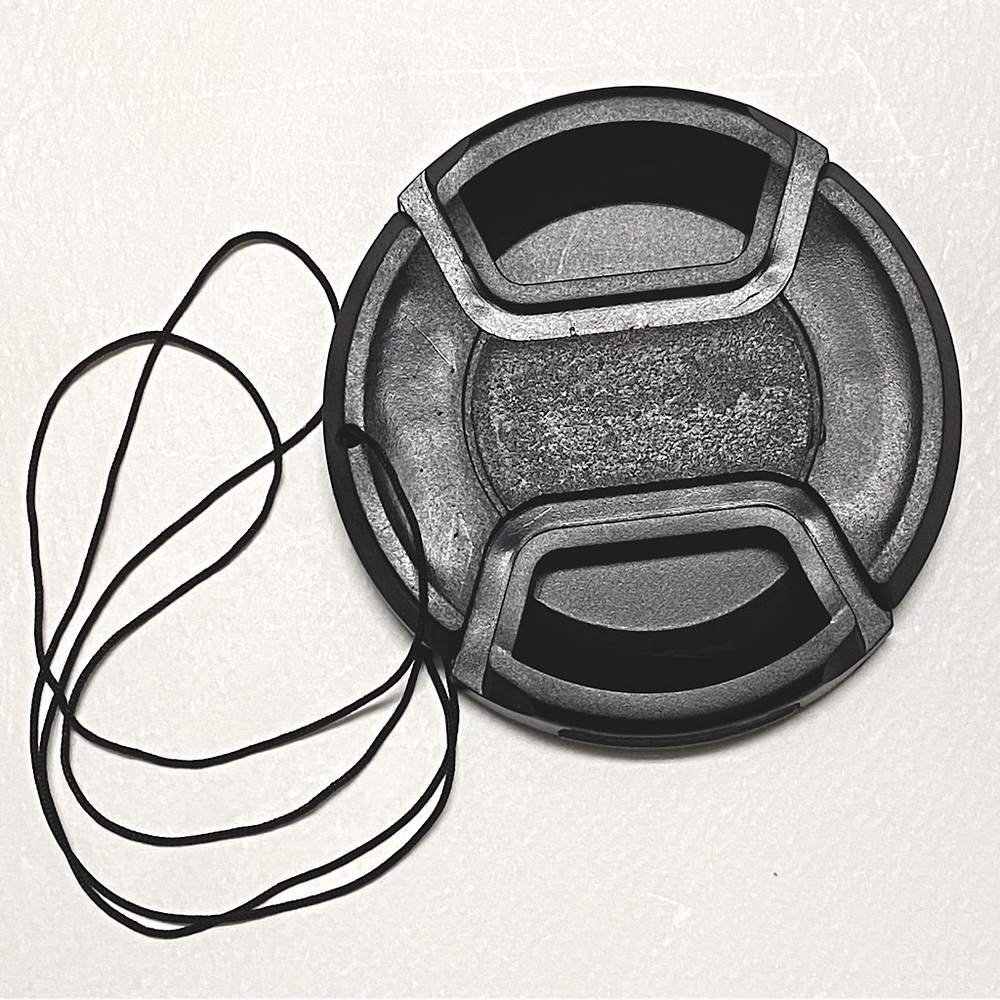 Camera Front Lens Cap with String Holder 62MM Canon Nikon Sony DSLR